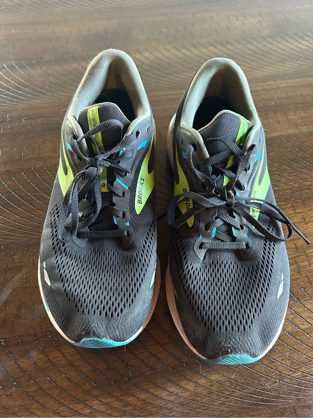 Men’s Brooks Gray Running Shoes with Lime and Blue Accents